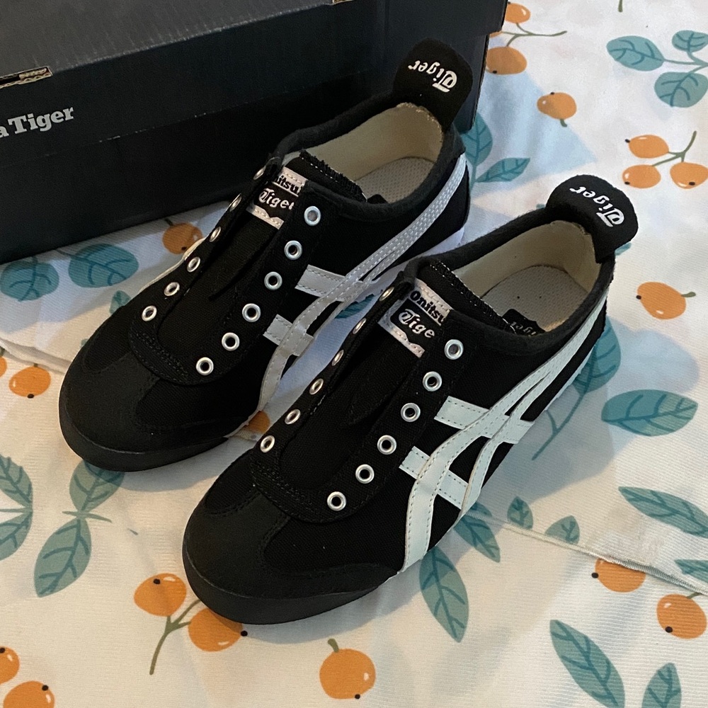 Onitsuka Tiger Mexico 66 Slip On Black Putty